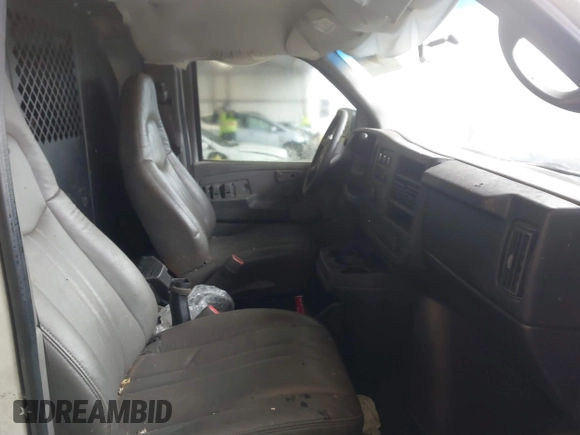 2008 Chevrolet Express Cargo Van with VIN 1GCGG25C681175724, listed as a IAAI auction lot 41696996 with 201,312 mi miles. Bid and sale history available at carsss.com. Image 5.