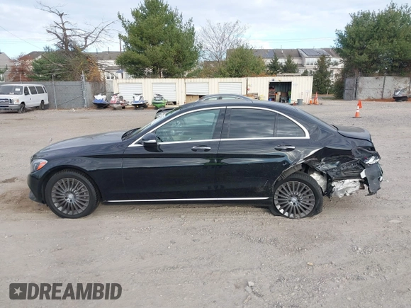 2015 Mercedes-Benz C-Class C 300 Luxury with VIN 55SWF4KB5FU020462, listed as a IAAI auction lot 40770678 with 136,442 mi miles. Bid and sale history available at carsss.com. Image 14.