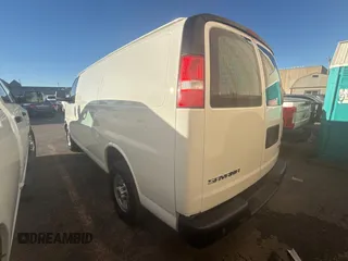 2018 GMC Savana Cargo Van with VIN 1GTW7AFG8J1324681, listed as a Copart auction lot 82305544 with 162,673 mi miles and Clean Title. Bid and sale history available at carsss.com. Image 3.