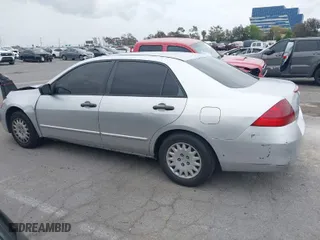 2007 Honda Accord Sdn VP with VIN JHMCM56117C017041, listed as a IAAI auction lot 42033947 with 231,586 mi miles. Bid and sale history available at carsss.com. Image 14.