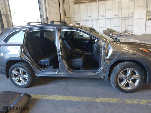 2017 Toyota Highlander Limited with VIN 5TDDZRFH6HS421769, listed as a IAAI auction lot 40526495 with 134,608 mi miles. Bid and sale history available at carsss.com. Image 14.
