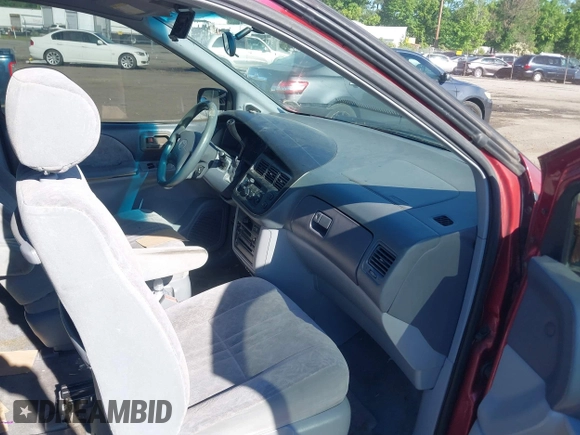 1998 Toyota Sienna LE with VIN 4T3ZF13CXWU003140, listed as a IAAI auction lot 42218556 with 230,679 mi miles and . Bid and sale history available at DreamBid. Image 5.