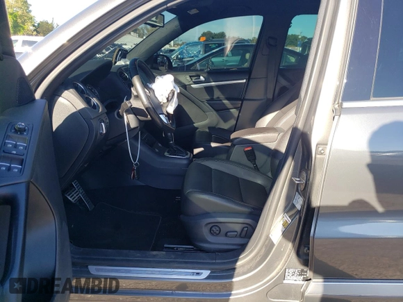 2016 Volkswagen Tiguan SE with VIN WVGBV7AX6GW052539, listed as a Copart auction lot 70010574 with 124,622 mi miles and Clean Title. Bid and sale history available at DreamBid. Image 7.