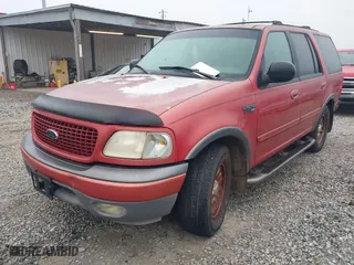 2000 Ford Expedition XLT with VIN 1FMRU1565YLA59081, listed as a IAAI auction lot 41950736 with 1 mi miles. Bid and sale history available at carsss.com. Image 2.
