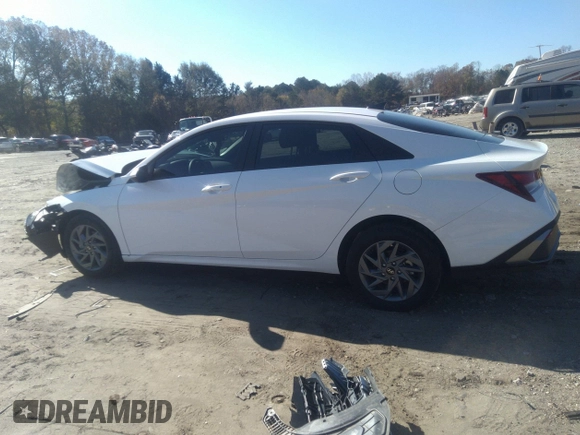 2024 Hyundai Elantra SEL with VIN KMHLM4DG4RU764080, listed as a IAAI auction lot 40941640 with 571 mi miles. Bid and sale history available at carsss.com. Image 15.