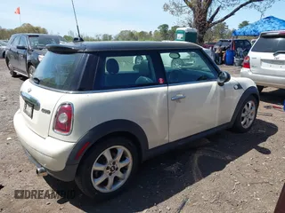 2007 MINI Hardtop with VIN WMWMF33527TT54584, listed as a IAAI auction lot 42166126 with 85,978 mi miles and . Bid and sale history available at DreamBid. Image 4.