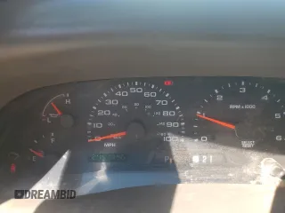 2003 Ford F-250 XL с VIN 1FTNW21L33EC23486, выставлен на аукционе Copart как лот 48821505 с пробегом 245 794 миль миль и Списание • Salvage title. История ставок и продаж доступна на DreamBid. Изображение 9.