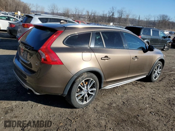 2015 Volvo V60 Cross Country T5 with VIN YV4612HKXF1000564, listed as a Copart auction lot 87921805 with 66,719 mi miles and Non Repairable. Bid and sale history available at carsss.com. Image 3.
