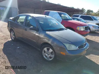 2007 Ford Focus S z VIN 1FAFP34N47W366019, wystawiony jako IAAI lot #40975223 z przebiegiem 171 354 mil mil oraz . Historia ofert i sprzedaży dostępna na DreamBid. Obrazek 1.