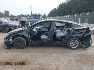 2021 Toyota Prius LE z VIN JTDKAMFP0M3179016, wystawiony jako IAAI lot #42204095 z przebiegiem 34 691 mil mil oraz . Historia ofert i sprzedaży dostępna na DreamBid. Obrazek 15.