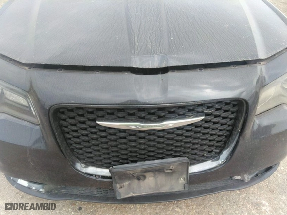 2019 Chrysler 300 with VIN 2C3CCABG8KH515237, listed as a IAAI auction lot 41285931 with NaN miles. Bid and sale history available at carsss.com. Image 6.