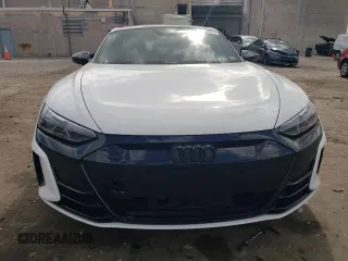 2022 Audi RS e-tron GT z VIN WAUAHBFW1N7900678, wystawiony jako Copart lot #50043505 z przebiegiem 23 064 mil mil oraz Szkody całkowita. Historia ofert i sprzedaży dostępna na DreamBid. Obrazek 5.