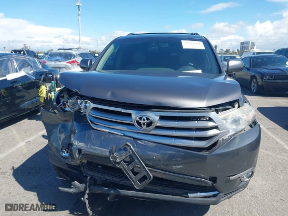 2013 Toyota Highlander Limited with VIN 5TDYK3EH5DS113166, listed as a IAAI auction lot 41791871 with 130,241 mi miles. Bid and sale history available at carsss.com. Image 12.