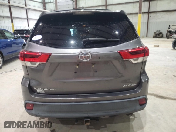 2018 Toyota Highlander SE z VIN 5TDJZRFH8JS556874, wystawiony jako Copart lot #60459645 z przebiegiem 108 118 mil mil oraz Nie do naprawy • Non repairable. Historia ofert i sprzedaży dostępna na DreamBid. Obrazek 6.