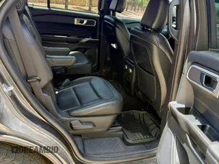 2020 Ford Explorer XLT z VIN 1FMSK8DH5LGB74302, wystawiony jako Copart lot #58030415 z przebiegiem 127 161 mil mil oraz Szkoda całkowita • Salvage title. Historia ofert i sprzedaży dostępna na DreamBid. Obrazek 6.