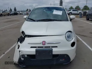 2018 FIAT 500e z VIN 3C3CFFGE9JT425578, wystawiony jako IAAI lot #42078476 z przebiegiem 29 592 mil mil oraz . Historia ofert i sprzedaży dostępna na DreamBid. Obrazek 12.