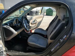2009 Smart fortwo Pure z VIN WMEEJ31X39K233387, wystawiony jako Copart lot #46931285 z przebiegiem 79 695 mil mil oraz Tytuł czysty. Historia ofert i sprzedaży dostępna na DreamBid. Obrazek 7.