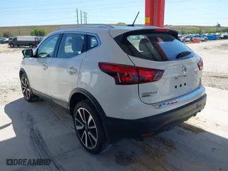 2019 Nissan Rogue Sport SV with VIN JN1BJ1CP8KW223426, listed as a IAAI auction lot 41930730 with 121,613 mi miles. Bid and sale history available at carsss.com. Image 3.