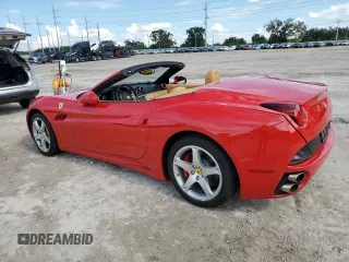 2010 Ferrari California z VIN ZFF65LJA1A0169614, wystawiony jako Copart lot #74346564 z przebiegiem Nie podano mil oraz Szkody całkowita. Historia ofert i sprzedaży dostępna na DreamBid. Obrazek 2.