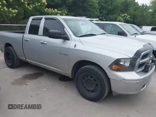2010 Dodge 1500 SLT z VIN 1D7RV1GP2AS112859, wystawiony jako IAAI lot #42303864 z przebiegiem 239 810 mil mil oraz . Historia ofert i sprzedaży dostępna na DreamBid. Obrazek 1.
