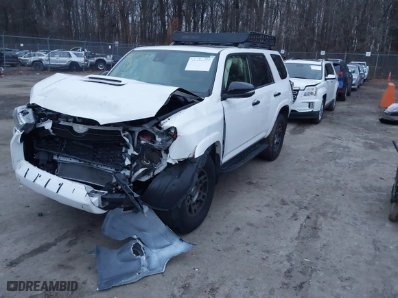 2020 Toyota 4Runner SR5 with VIN JTEBU5JR8L5808865, listed as a IAAI auction lot 41097557 with 55,543 mi miles. Bid and sale history available at carsss.com. Image 17.