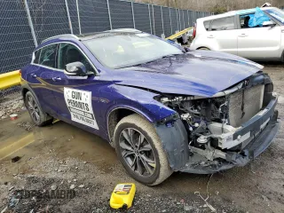 2017 Infiniti QX30 Luxury with VIN SJKCH5CR0HA031183, listed as a Copart auction lot 37879374 with 72,275 mi miles. Bid and sale history available at carsss.com. Image 4.