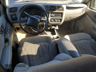 2000 Chevrolet Blazer LT z VIN 1GNDT13W8Y2119632, wystawiony jako Copart lot #47387175 z przebiegiem 140 356 mil mil oraz Szkoda całkowita • Salvage title. Historia ofert i sprzedaży dostępna na DreamBid. Obrazek 8.