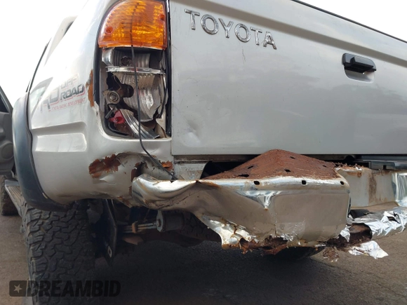 2003 Toyota Tacoma PreRunner z VIN 5TEGN92N63Z170929, wystawiony jako IAAI lot #41778256 z przebiegiem 202 135 mil mil oraz . Historia ofert i sprzedaży dostępna na DreamBid. Obrazek 17.