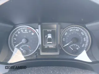 2021 Toyota Tacoma SR z VIN 3TMCZ5AN3MM421868, wystawiony jako IAAI lot #42003665 z przebiegiem 39 380 mil mil oraz . Historia ofert i sprzedaży dostępna na DreamBid. Obrazek 7.