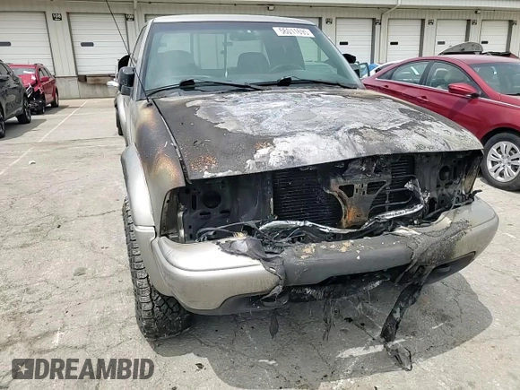 2003 GMC Sonoma SLS z VIN 1GTCT19X938201721, wystawiony jako Copart lot #56011695 z przebiegiem Nie podano mil oraz Nie do naprawy. Historia ofert i sprzedaży dostępna na DreamBid. Obrazek 14.