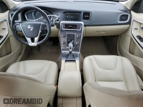 2015 Volvo S60 T5 Drive-E Premier z VIN YV140MFB2F1315820, wystawiony jako Copart lot #48077765 z przebiegiem 116 473 mil mil oraz Szkoda całkowita • Salvage title. Historia ofert i sprzedaży dostępna na DreamBid. Obrazek 8.