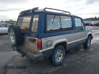 1986 Isuzu Trooper z VIN JACCH55L1G7801560, wystawiony jako IAAI lot #41878592 z przebiegiem 139 020 mil mil oraz . Historia ofert i sprzedaży dostępna na DreamBid. Obrazek 4.