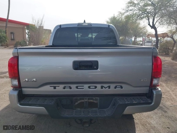 2020 Toyota Tacoma 4WD SR5 with VIN 3TMCZ5AN1LM324828, listed as a IAAI auction lot 40977362 with 33,906 mi miles. Bid and sale history available at carsss.com. Image 16.