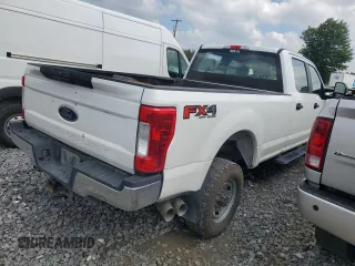 2018 Ford F-350 XL with VIN 1FT8W3BT3JEC37855, listed as a Copart auction lot 63740775 with 128,675 mi miles and Salvage title. Bid and sale history available at DreamBid. Image 3.