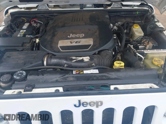 2014 Jeep Wrangler Unlimited Sahara z VIN 1C4BJWEG6EL245986, wystawiony jako IAAI lot #41498492 z przebiegiem 125 882 mil mil oraz . Historia ofert i sprzedaży dostępna na DreamBid. Obrazek 10.