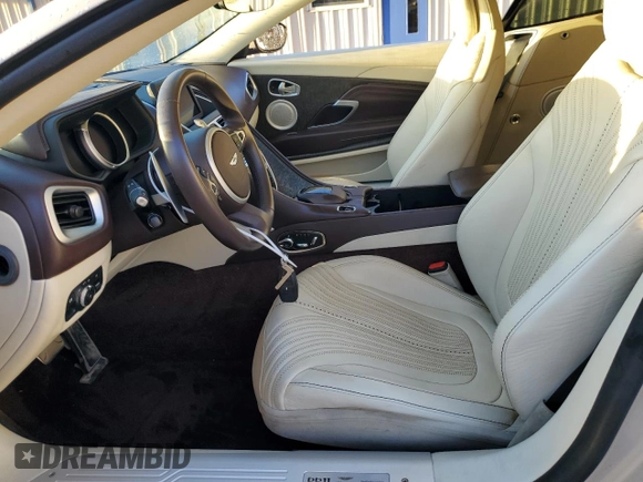 2020 Aston Martin DB11 z VIN SCFRMFCW5LGM08456, wystawiony jako Copart lot #78863454 z przebiegiem Nie podano mil oraz Szkoda całkowita • Salvage title. Historia ofert i sprzedaży dostępna na DreamBid. Obrazek 7.