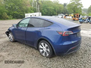 2022 Tesla Model Y Long Range z VIN 7SAYGDEE6NF318808, wystawiony jako Copart lot #57219915 z przebiegiem Nie podano mil oraz Szkoda całkowita • Salvage title. Historia ofert i sprzedaży dostępna na DreamBid. Obrazek 2.