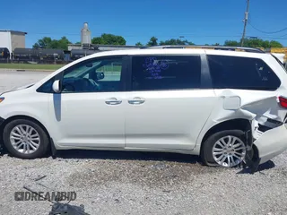 2015 Toyota Sienna XLE с VIN 5TDYK3DC6FS652923, выставлен на аукционе IAAI как лот 42309984 с пробегом 111 737 миль миль и . История ставок и продаж доступна на DreamBid. Изображение 14.