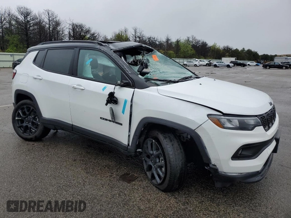 2024 Jeep Compass Latitude с VIN 3C4NJDBNXRT106152, выставлен на аукционе Copart как лот 55049335 с пробегом 4 944 миль миль и Списание • Salvage title. История ставок и продаж доступна на DreamBid. Изображение 4.