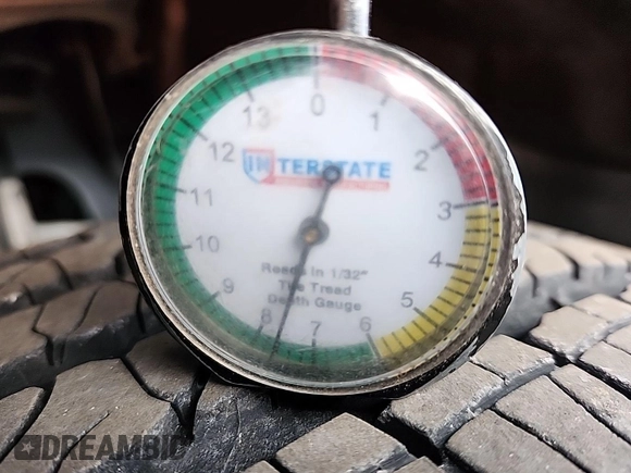 2023 Jeep Grand Cherokee Laredo z VIN 1C4RJHAG9PC674459, wystawiony jako IAAI lot #42197476 z przebiegiem 34 356 mil mil oraz . Historia ofert i sprzedaży dostępna na DreamBid. Obrazek 1.