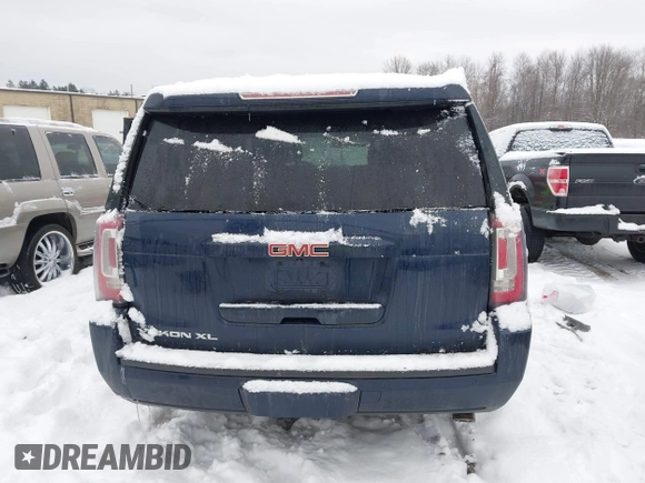 2018 GMC Yukon XL SLT with VIN 1GKS2GKC2JR394198, listed as a IAAI auction lot 41321208 with 113,645 mi miles. Bid and sale history available at carsss.com. Image 17.