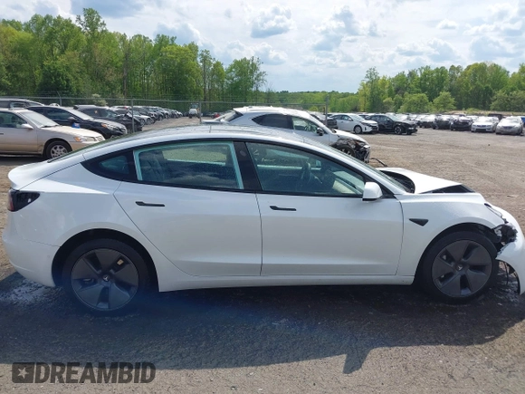 2022 Tesla Model 3 Long Range z VIN 5YJ3E1EB4NF183832, wystawiony jako IAAI lot #42085815 z przebiegiem 35 880 mil mil oraz . Historia ofert i sprzedaży dostępna na DreamBid. Obrazek 13.