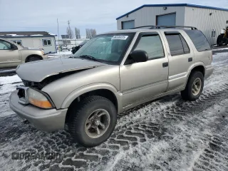 2001 GMC Jimmy SLE with VIN 1GKDT13W512196056, listed as a Copart auction lot 46338225 with 205,918 mi miles and Salvage Title. Bid and sale history available at carsss.com. Image 1.