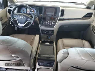 2015 Toyota Sienna Limited z VIN 5TDDK3DC7FS119915, wystawiony jako Copart lot #61974325 z przebiegiem 134 806 mil mil oraz Szkoda całkowita • Salvage title. Historia ofert i sprzedaży dostępna na DreamBid. Obrazek 8.