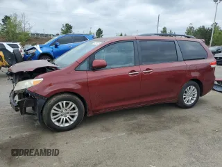 2011 Toyota Sienna XLE AAS z VIN 5TDYK3DC9BS109947, wystawiony jako Copart lot #51279725 z przebiegiem 243 965 mil mil oraz Szkoda całkowita • Salvage title. Historia ofert i sprzedaży dostępna na DreamBid. Obrazek 1.