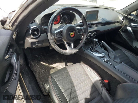 2017 FIAT 124 Spider Lusso z VIN JC1NFAEK0H0116019, wystawiony jako Copart lot #51153275 z przebiegiem 41 415 mil mil oraz Szkoda całkowita • Salvage title. Historia ofert i sprzedaży dostępna na DreamBid. Obrazek 8.