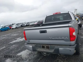 2017 Toyota Tundra Platinum z VIN 5TFAY5F12HX666144, wystawiony jako IAAI lot #41576751 z przebiegiem 131 514 mil mil oraz . Historia ofert i sprzedaży dostępna na DreamBid. Obrazek 17.