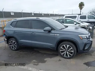 2022 Volkswagen Taos SE z VIN 3VVRX7B21NM007085, wystawiony jako IAAI lot #42018520 z przebiegiem 27 904 mil mil oraz . Historia ofert i sprzedaży dostępna na DreamBid. Obrazek 13.