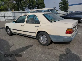 1988 Mercedes-Benz 300 E z VIN WDBEA30D4JA640293, wystawiony jako Copart lot #50998785 z przebiegiem 179 471 mil mil oraz Czysty tytuł • Clean title. Historia ofert i sprzedaży dostępna na DreamBid. Obrazek 2.