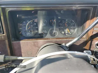 1984 Chevrolet Monte Carlo z VIN 1G1AZ37H3EB102999, wystawiony jako Copart lot #87061824 z przebiegiem 271 202 mil mil oraz Szkody całkowita. Historia ofert i sprzedaży dostępna na DreamBid. Obrazek 9.